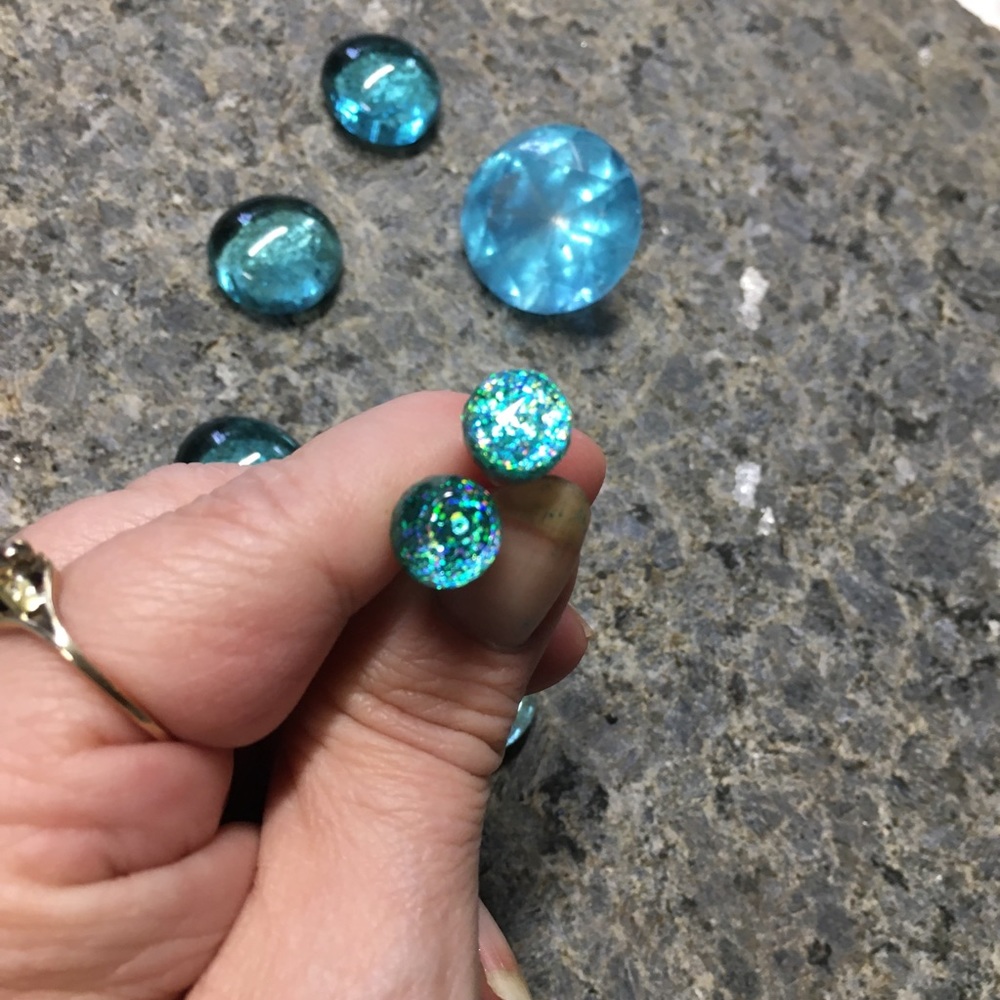 🎈Sale 🎈2 for $10 NWOT beveled sparkle light blue post earrings